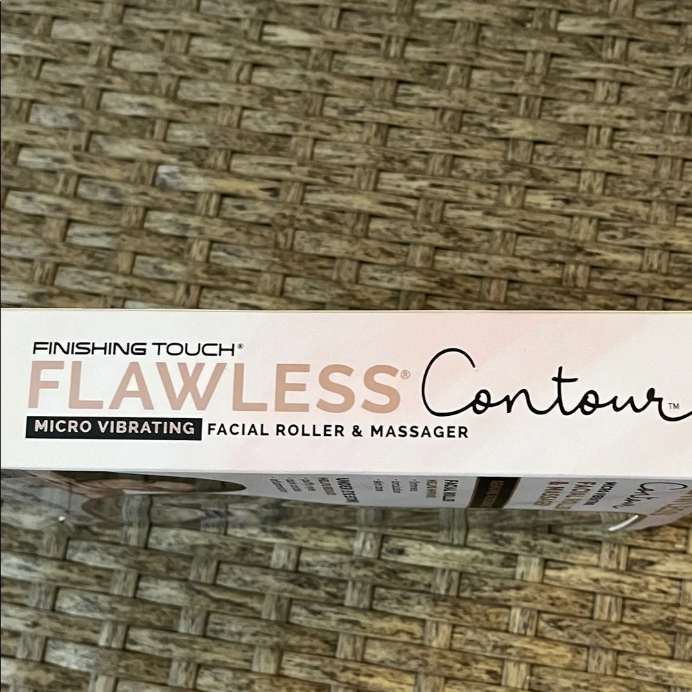 Flawless Contour Facial Roller and Massager